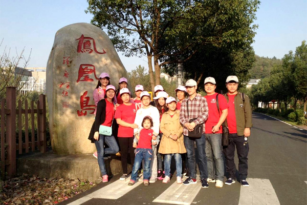 上海人生就是博-尊龙凯时大别山助学之旅出发了，助学+拓展+野营。